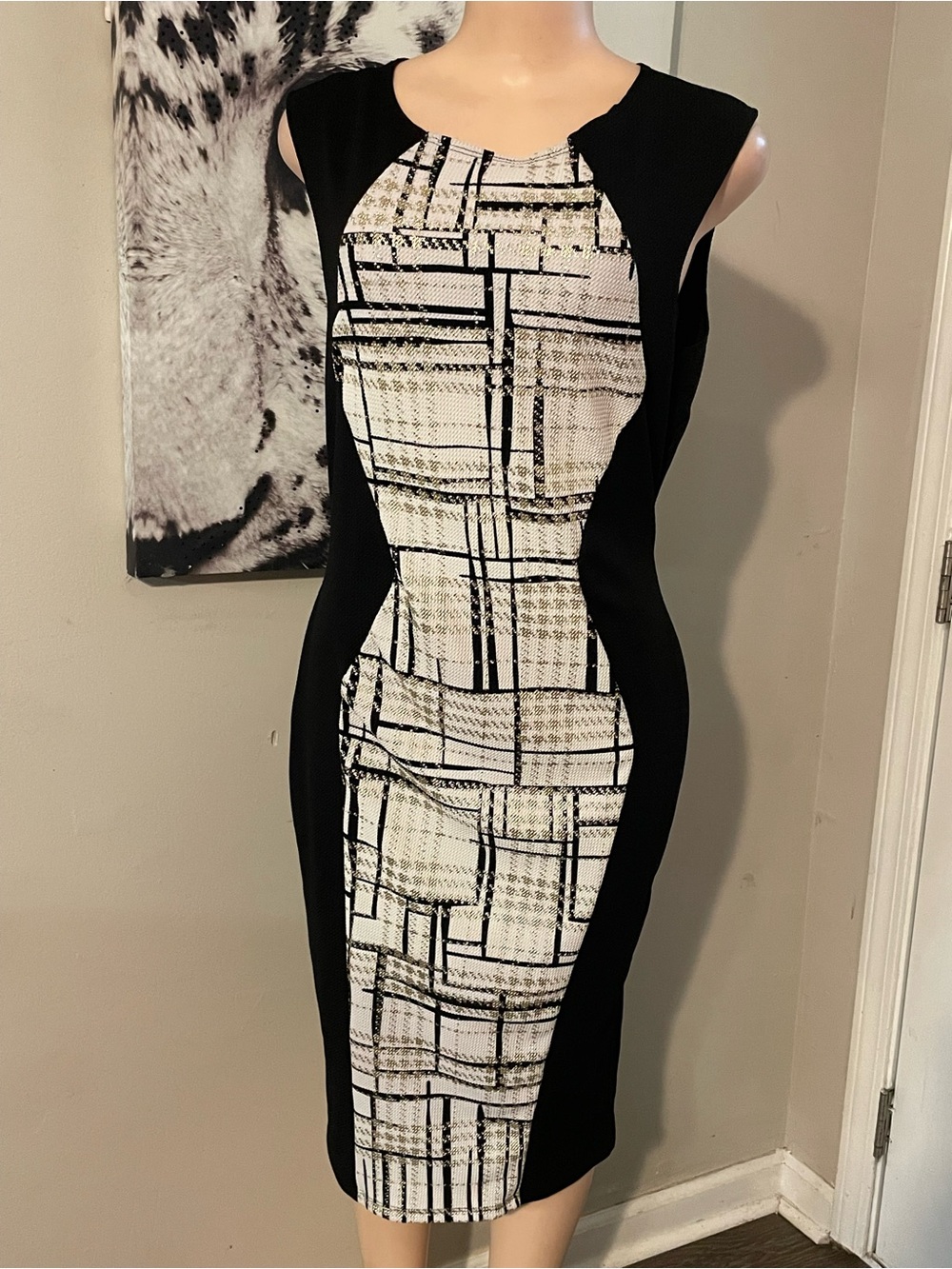 Olivia Matthew Sleeveless Black & White Geometric Sheath Dress abstract stretch